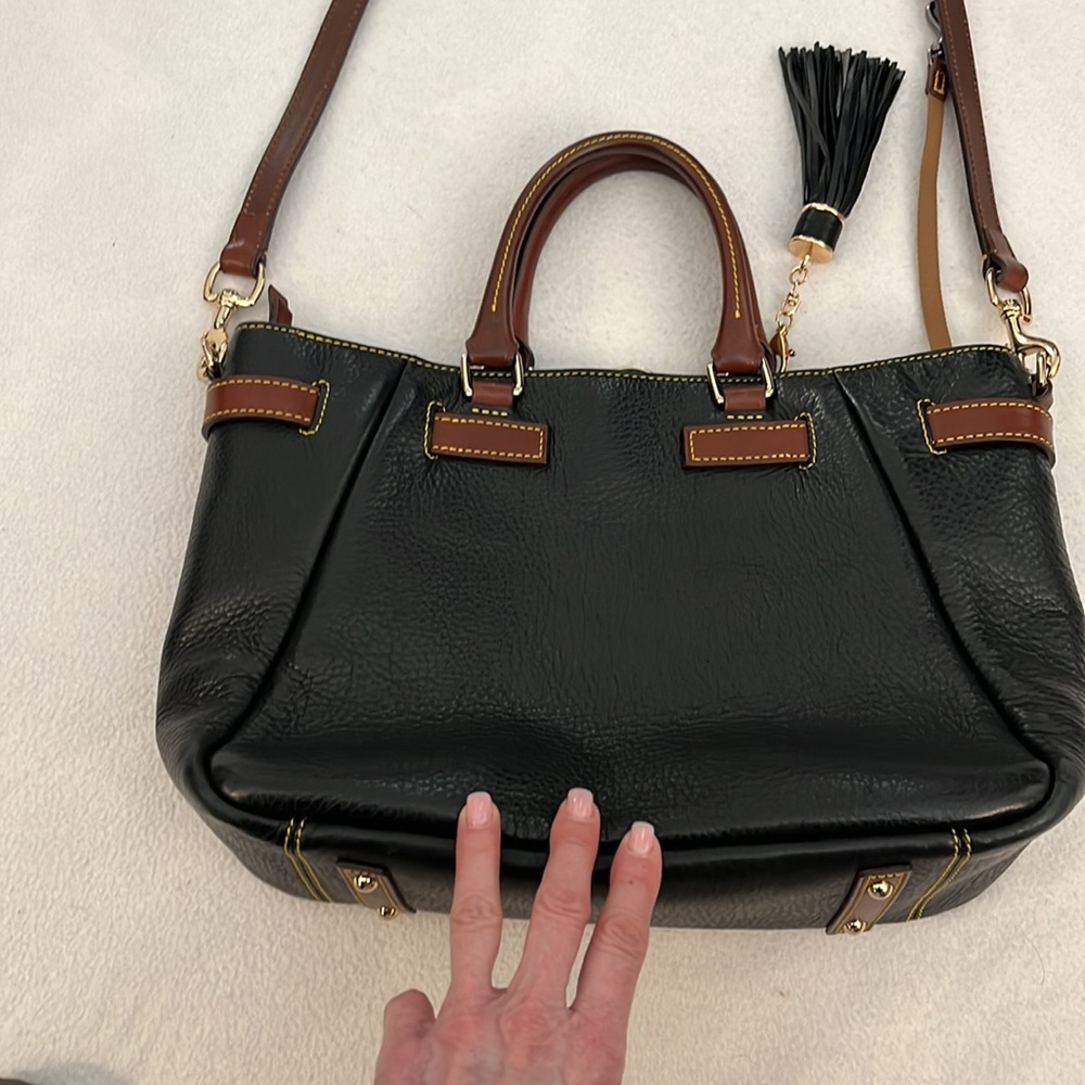 Dooney and Bourke Black Rich pebble leather crossbody bag - Picture 4 of 9